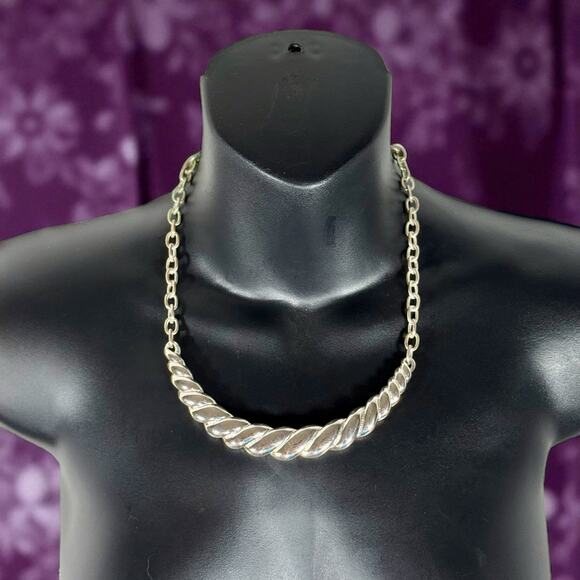 3/$20 St. Thomas Women's Silvertone Chain Statement Necklace Twist Front READ - Picture 1 of 5